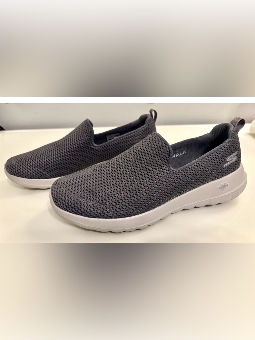 Skechers Women's Hands Free Slip-ins Go Walk Joy Sneakers Size 9.5